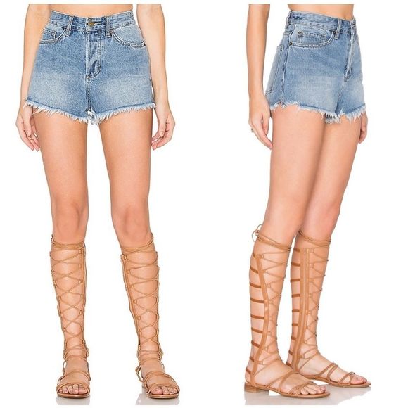 Amuse Society Pants - Amuse Society Easton Cut-Off Light Denim Shorts